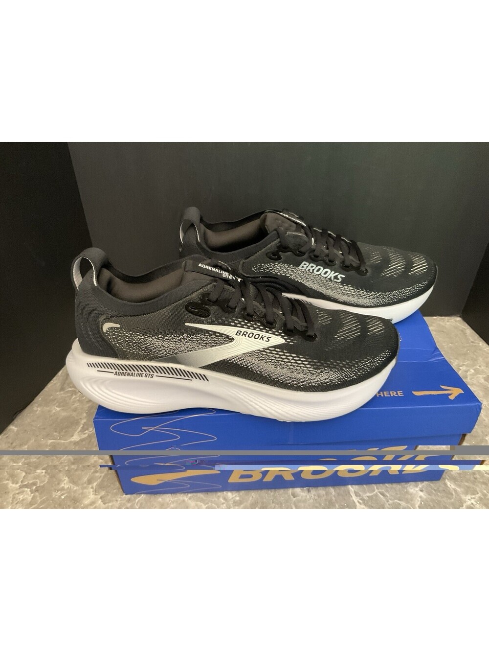 New! Mens Brooks Adrenaline GTS 25 Black/Grey/White Athletic Shoes. Size 10.5D.